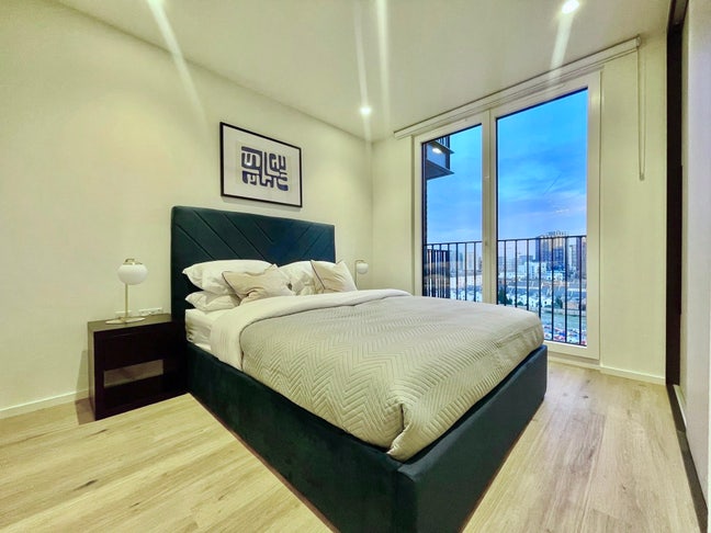 Modern ensuite double room in luxury new build Main Photo