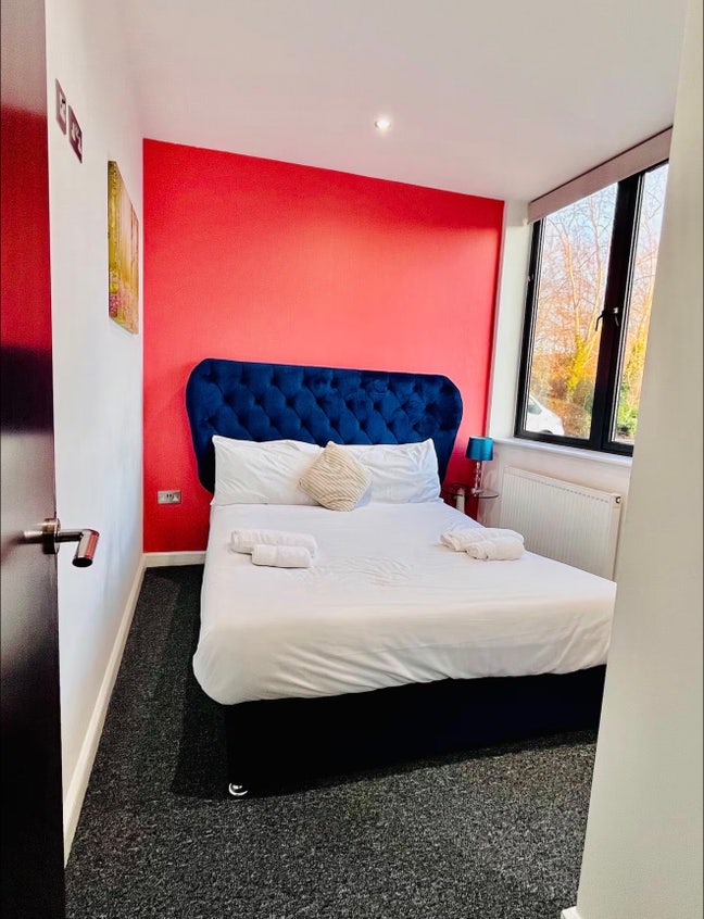 Fully Furnished 1-Bedroom Apartment – Weekly Let Main Photo