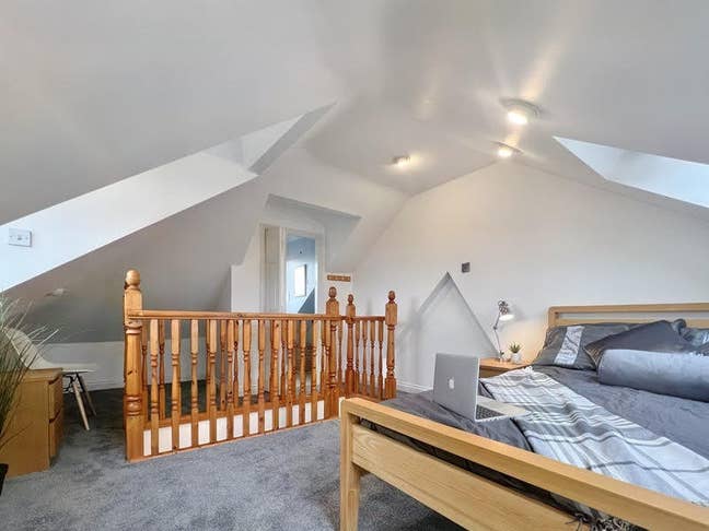 Spacious Double Room in shared victorian house Main Photo