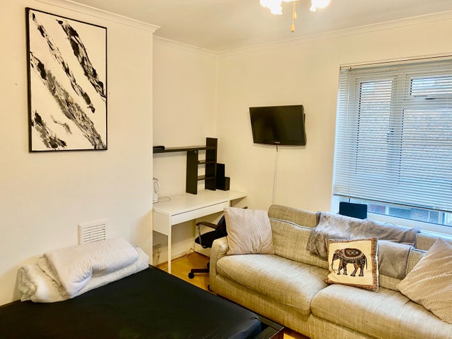 Large double room &pound;875- 1100 month Main Photo