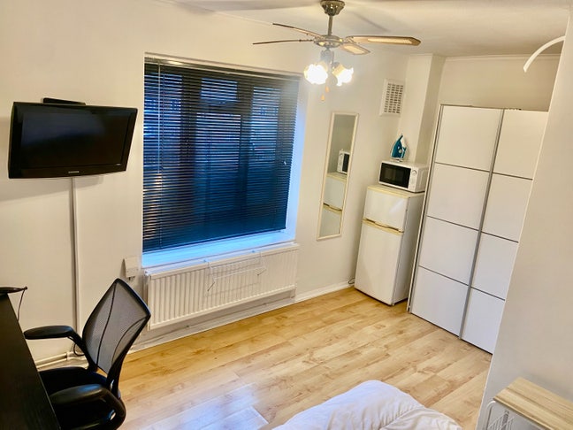 Large double room &pound;900 Main Photo