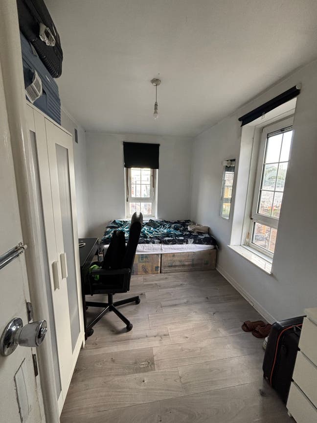 Room available E14 Canary wharf area! Main Photo