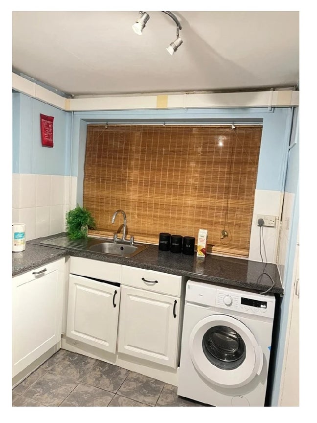 Very lovely double room available 31st Dec. Main Photo