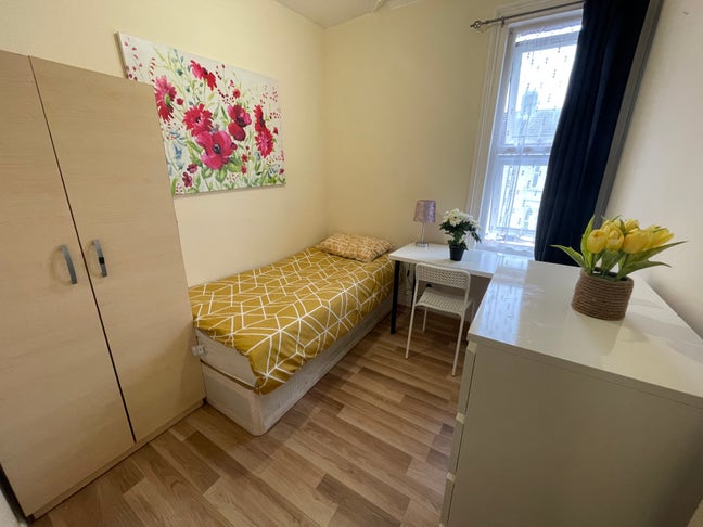 Single Room In Harlesden  Main Photo