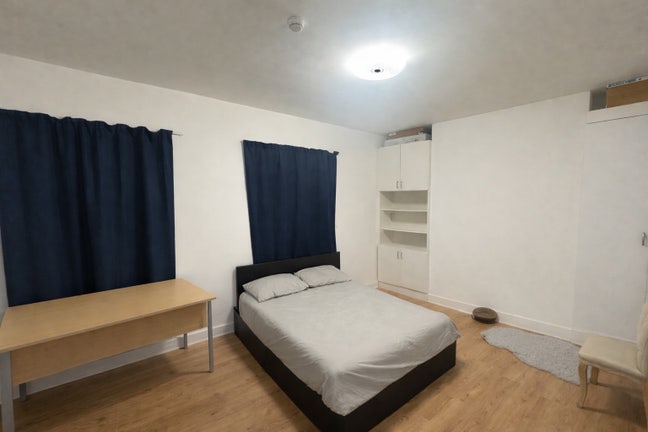 Large Room Available – St Helen’s Avenue, SA1  Main Photo