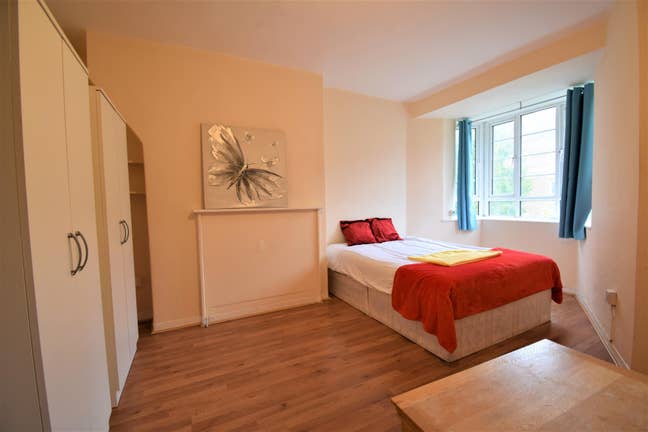 Spacious Double Room in Great Location! Main Photo