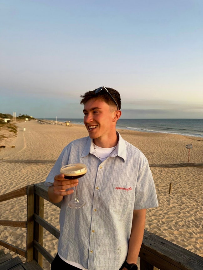 25 year old male working as a Physiotherapist... Main Photo