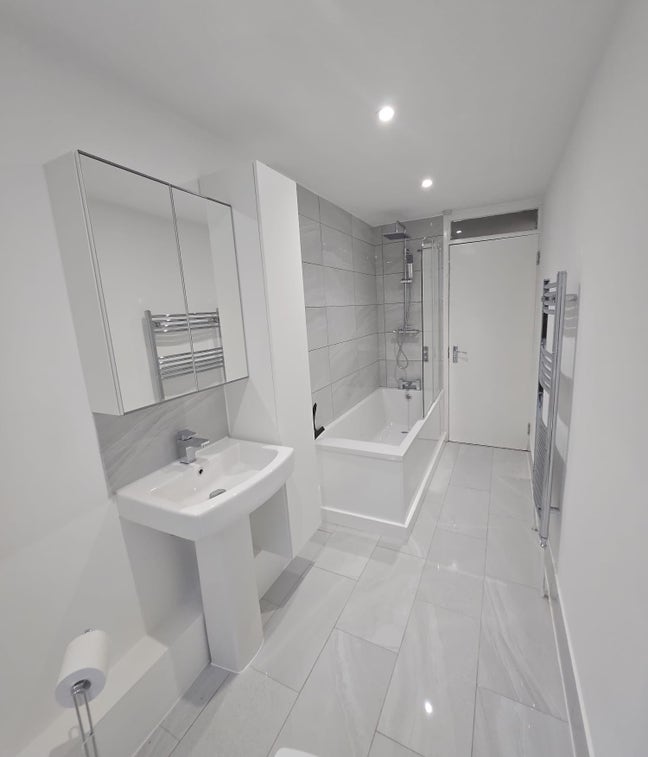 High-Standard Double Rooms in London Main Photo