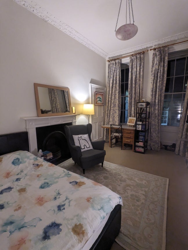 Bright double room in New Town flatshare Main Photo