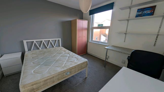 Double Bedroom in Houseshare  Main Photo