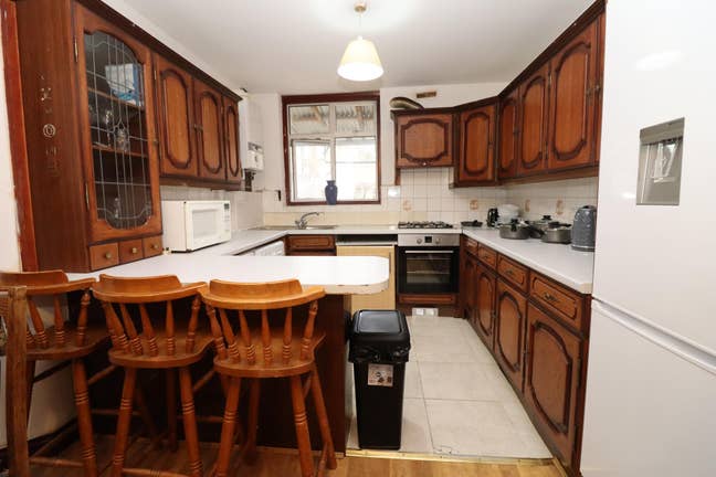 Large Super Affordable Room! Living Room+Garden! Main Photo