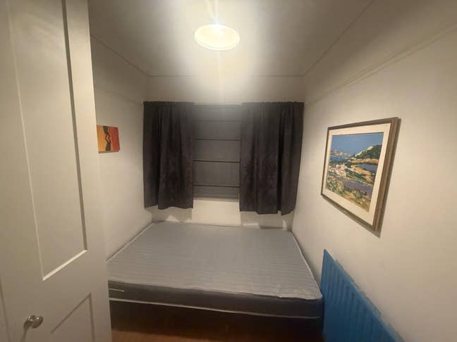 *Availabe Immediately* Small double bed room Main Photo