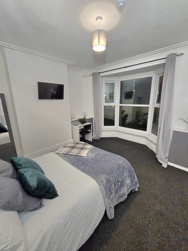 Modern Double Room!!! Near Newcross WV11. Main Photo