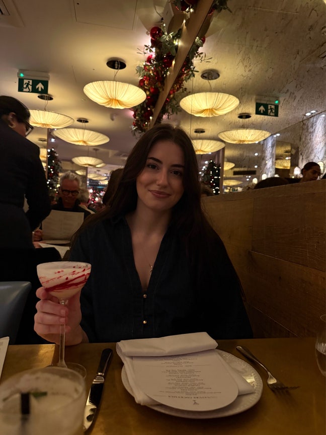 Friendly 24yo professional looking for a SW flat Main Photo