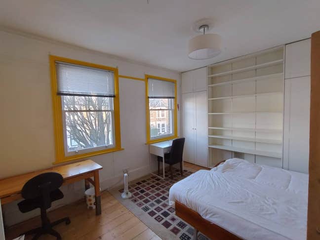 Large room to let in Acton Main Photo