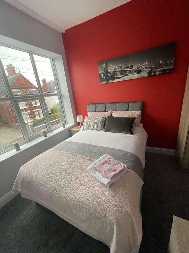 Newly Refurbished Room in a Shared House, ST4 Main Photo