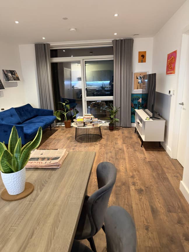 Modern double room with en-suite in 2b2b apartment Main Photo