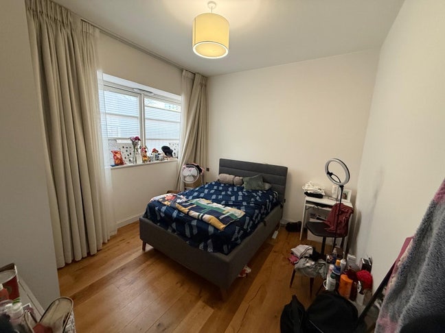 Room space  Main Photo