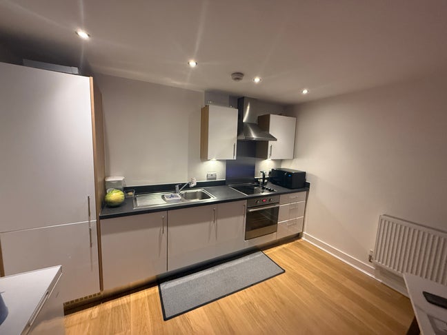 Modern En-Suite Room in Clean, Secure Estate Main Photo