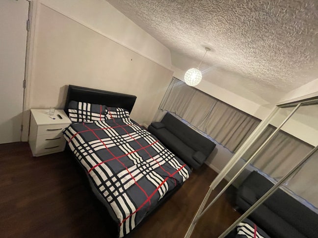 Large Double Rooms, fully furnished Main Photo
