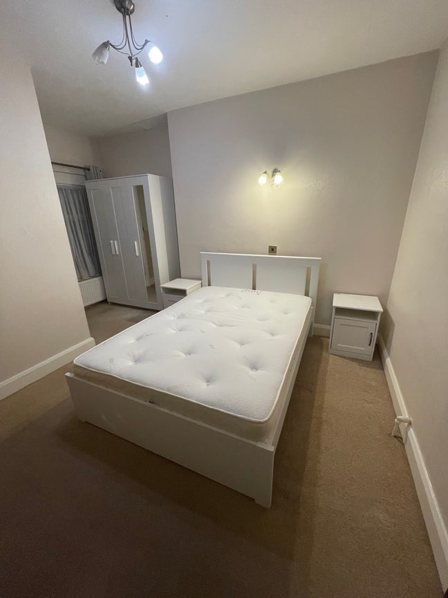 Double en-suite in professional house share  Main Photo