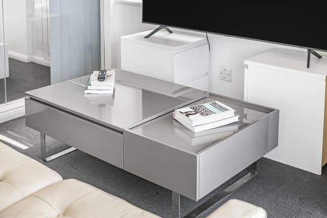 Spectacular 2 bed Seafront Apartment Main Photo