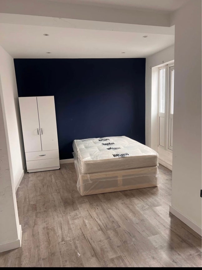 Studio flat to rent in west london  Main Photo