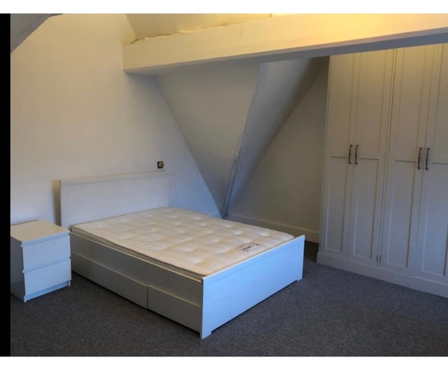 Massive bedsit rooms with kitchenette  Main Photo