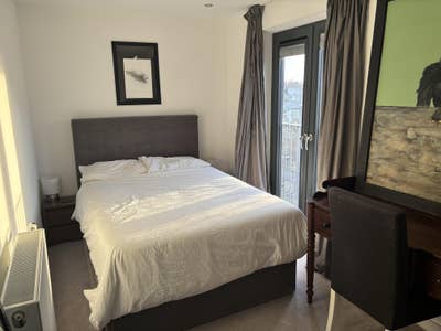 Mon-Fri room with private bathroom in Oval Main Photo