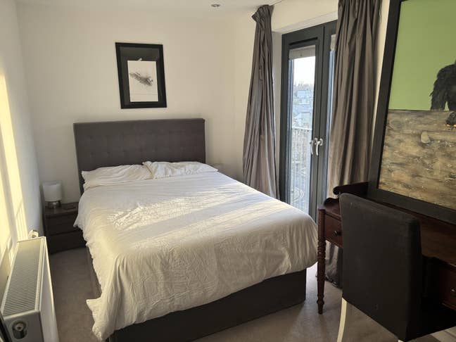 Mon-Fri room with private bathroom in Oval Main Photo