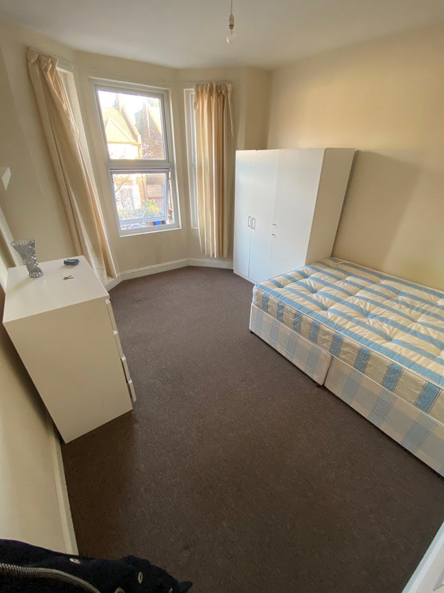 2 double rooms available now in Cricklewood Main Photo