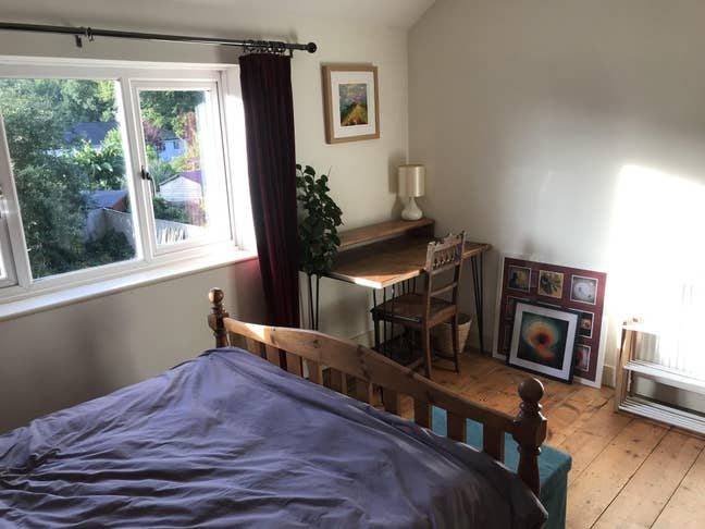 Spacious double roverlooking south-facing garden Main Photo