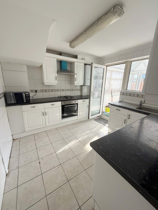 Fast Links to City & Canary Wharf 💼Stratford  Main Photo