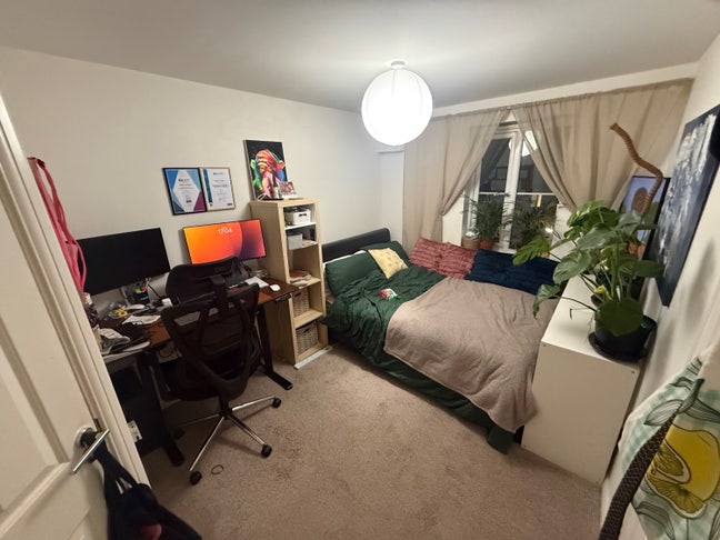 Room available opposite Asda in Cardiff Bay Main Photo