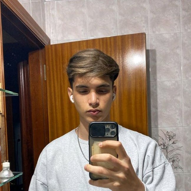 Professional Male seeks a double room Main Photo