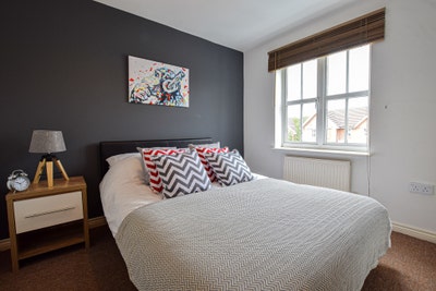 Double Room Near Bentley & the Hospital Main Photo