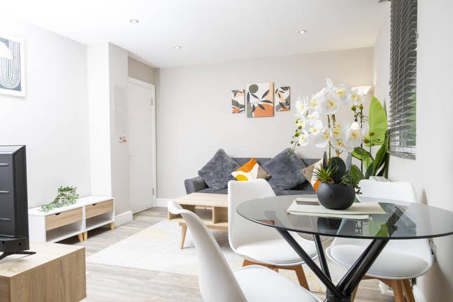 Contemporary 1BDR Brighton Flat Main Photo