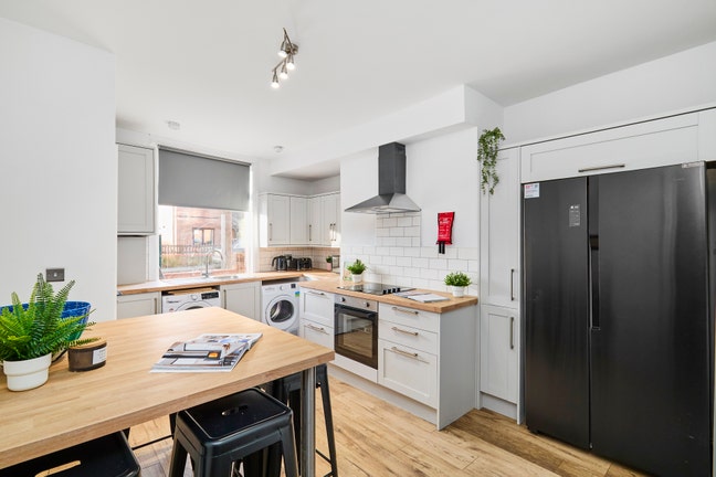 Newlry Refurbished Modern Rooms  Main Photo