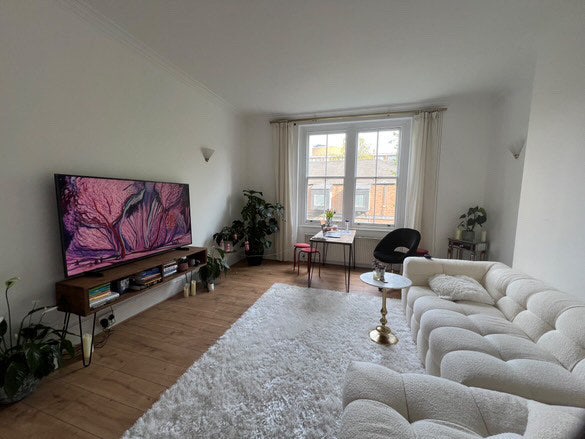 Beautiful Flat on the London Canal Main Photo