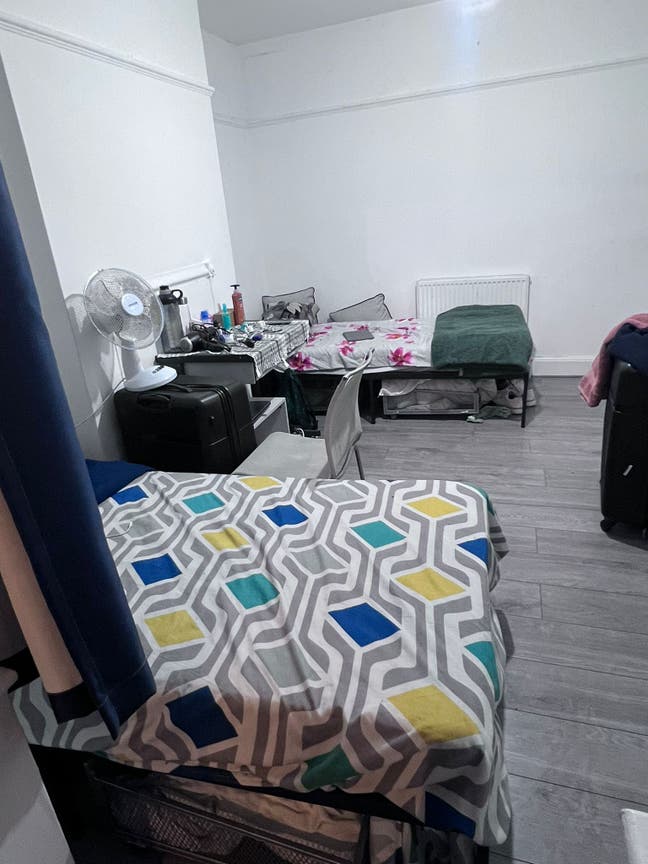 Shared room- single bed Main Photo