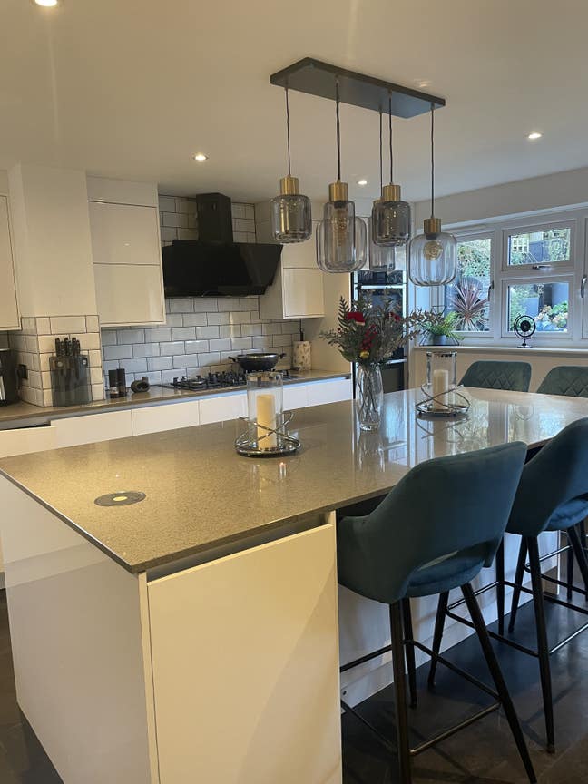 Furnished double room in modern clean house  Main Photo