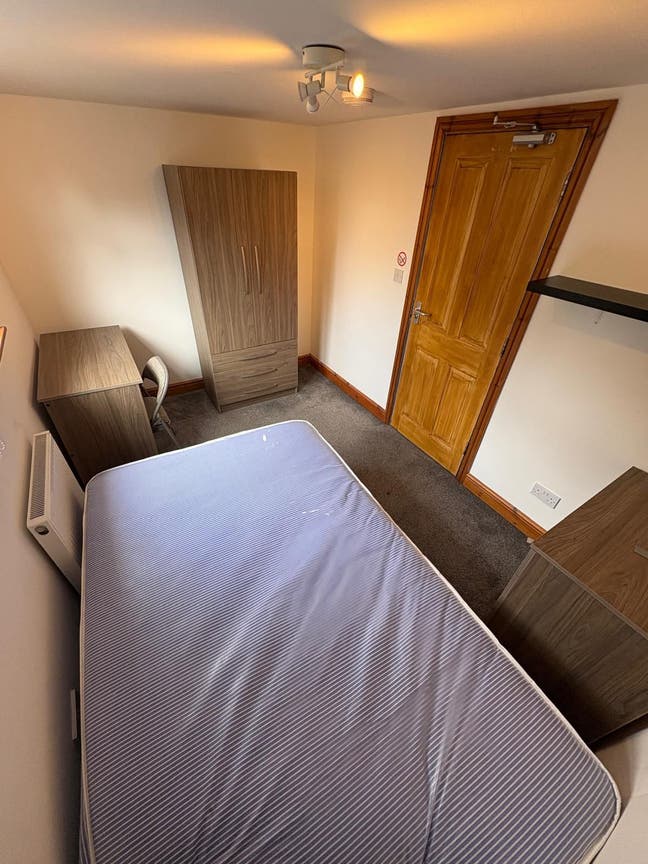 🏠 &pound;0 First Month  – UC / DSS Supported Room Main Photo