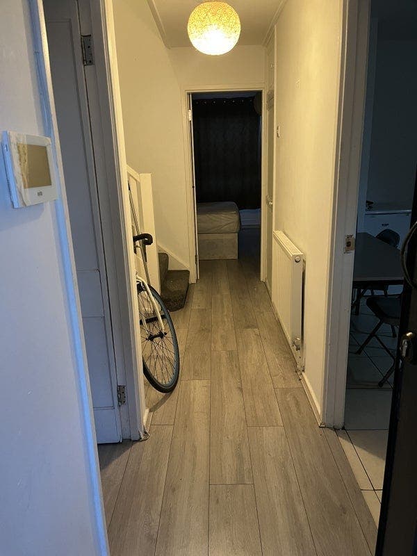 2Min from Mile End Tube, Double Room for Rent Main Photo
