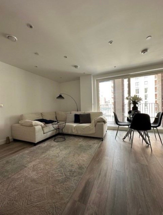 Double room available in a stylish Apartment  Main Photo