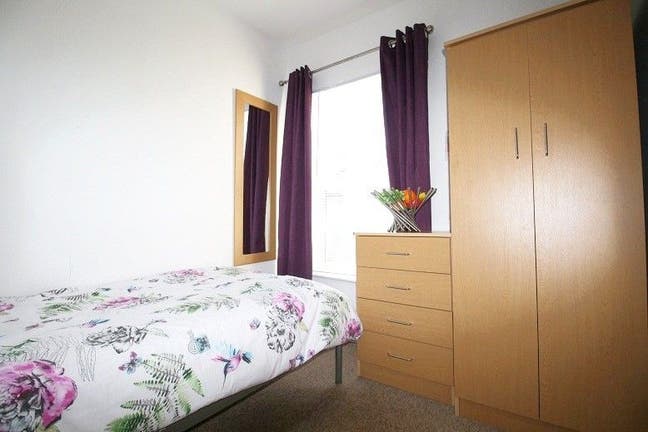 Single Room to Let —  &pound;1 for 1St Month Rent Main Photo