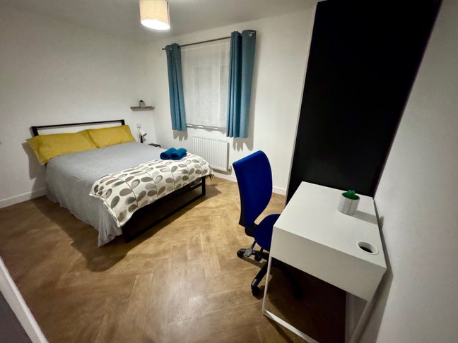 4 Bed house to Rent for 6 Months - Furnished  Main Photo