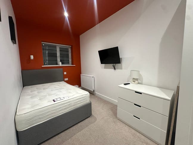 All Bills Included Ensuite No Deposit Option Main Photo