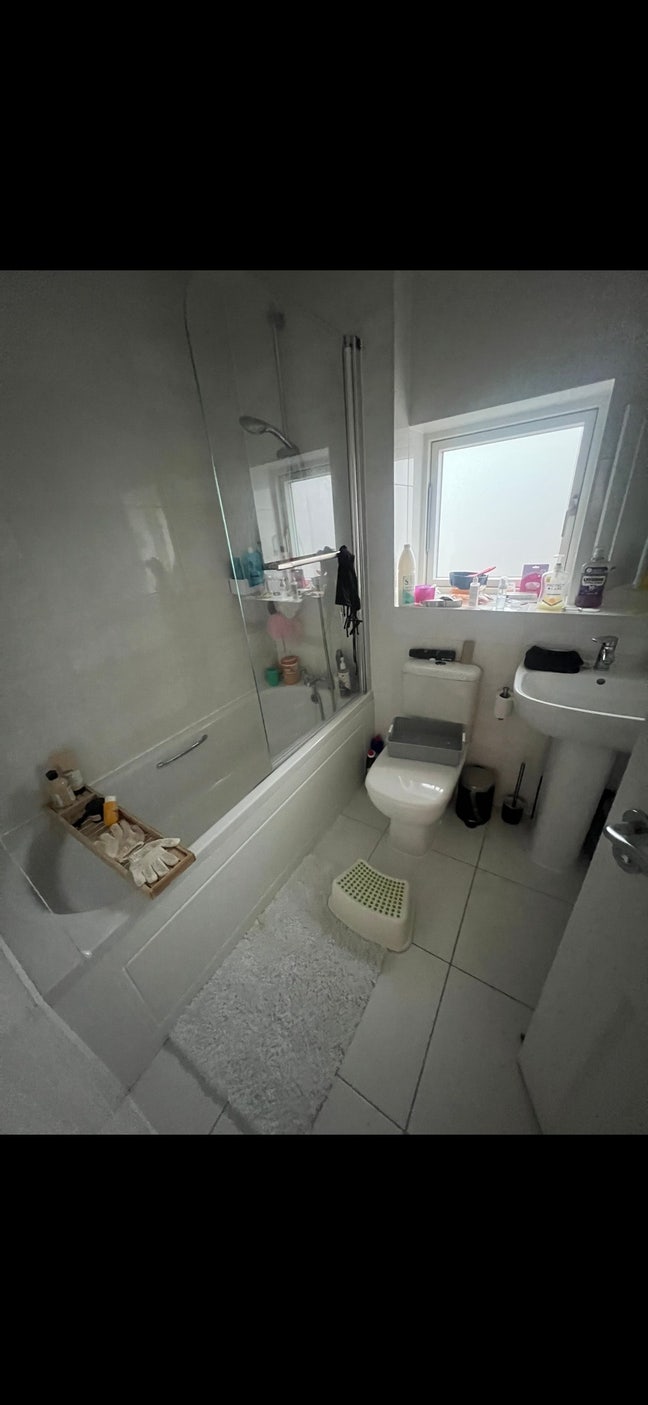 1 large double bedroom south facing  Main Photo