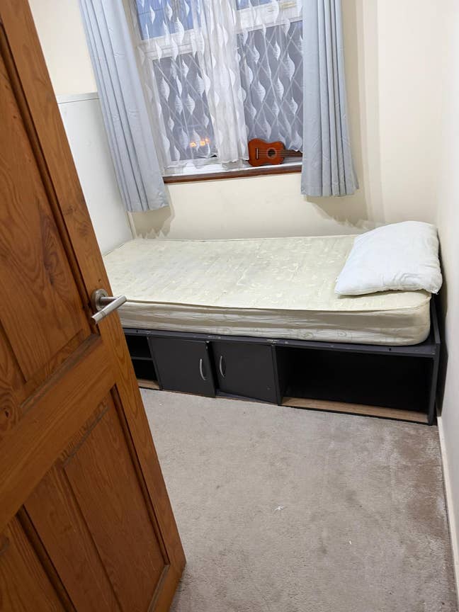 2 Rooms available in same house in RM5 Main Photo