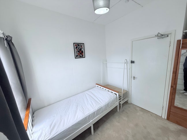 Single Modern Room + Parking + All Bills Included Main Photo
